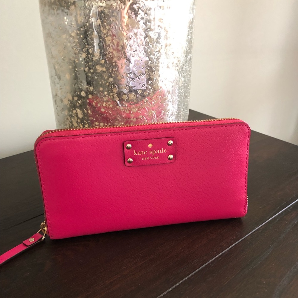 Kate Spade wallet.  Never carried like brand new!!